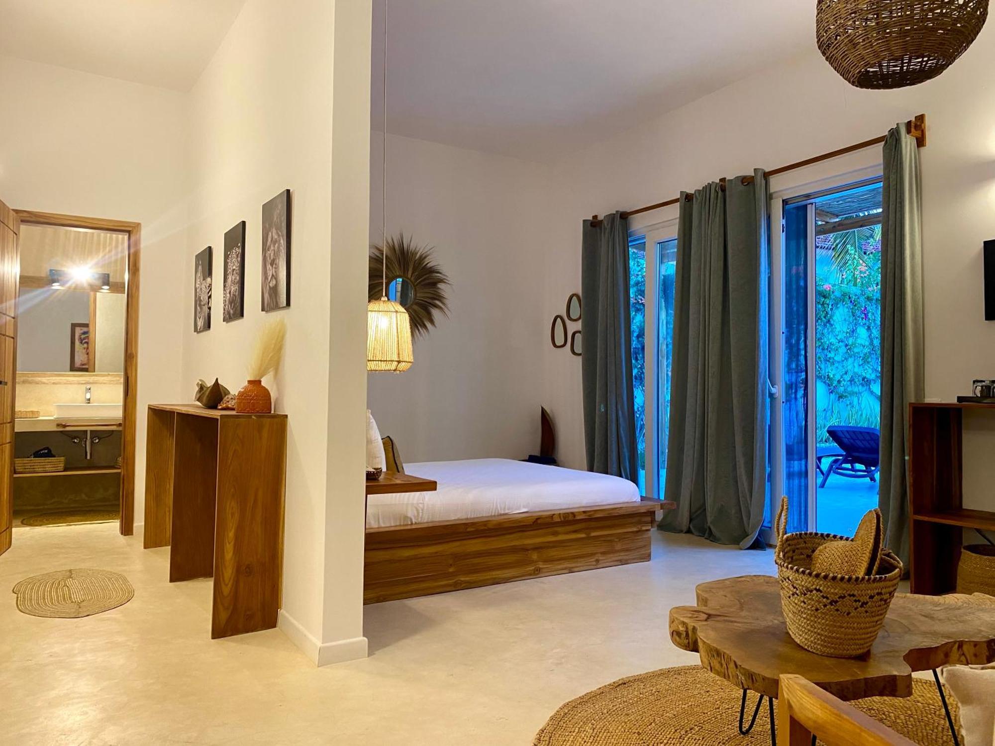 Luxury Lions Zanzibar - With Private Cook&infinity Pools Villa *